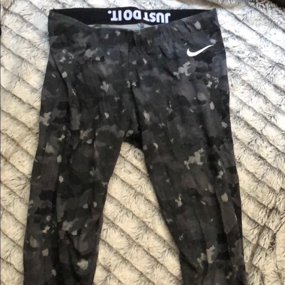NIKE “JUST DO IT.” Black/Gray Camo Long Leggings